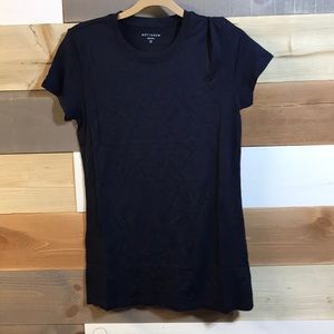 Mott & Bow tee size small